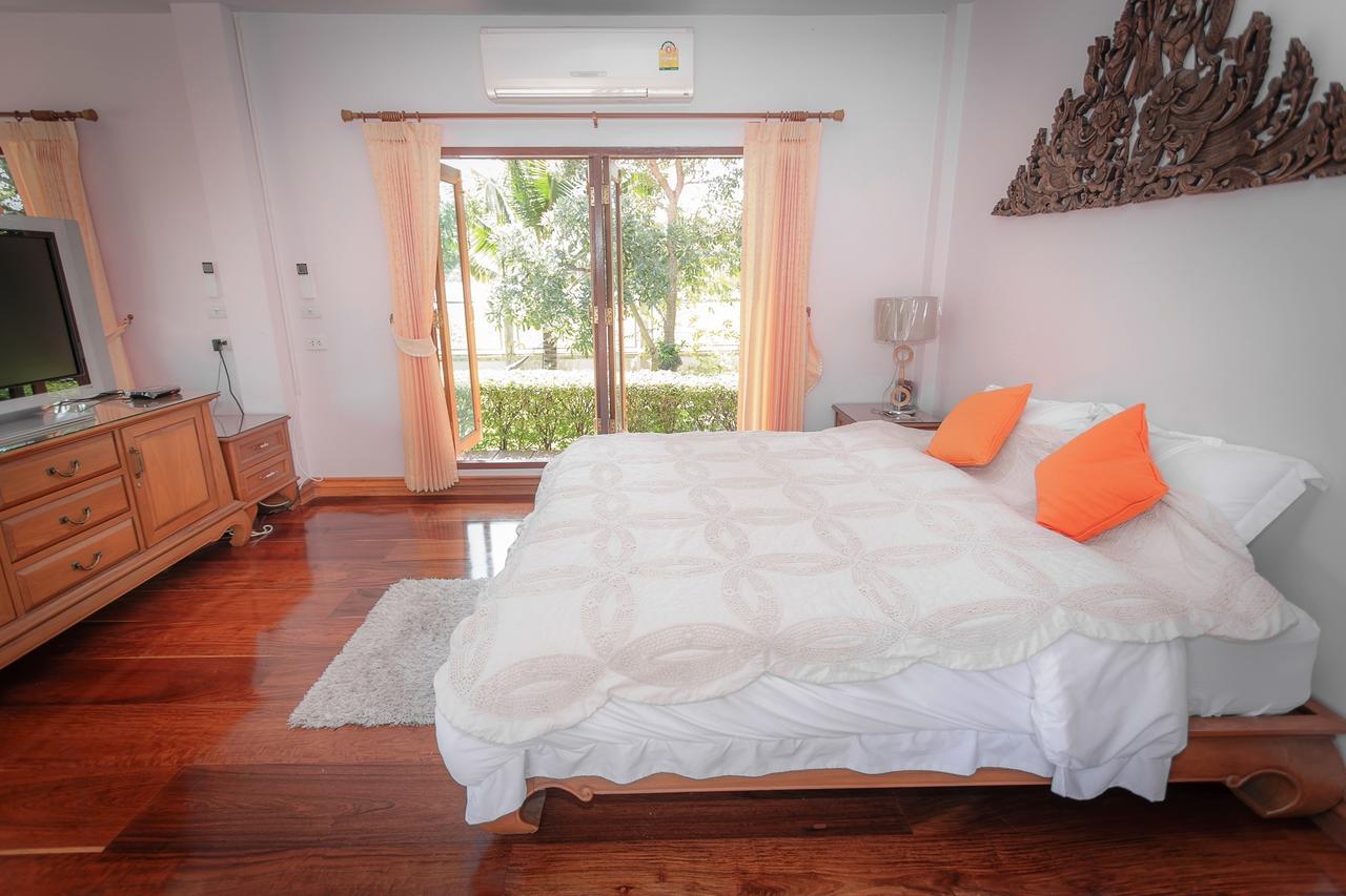 Thararin Villa Ban Doem Bang Habitación foto